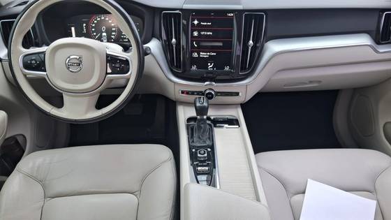 VOLVO XC60 2.0 T5 GASOLINA MOMENTUM AWD GEARTRONIC VOLVO XC60 2.0 T5 GASOLINA MOMENTUM AWD GEARTRONIC